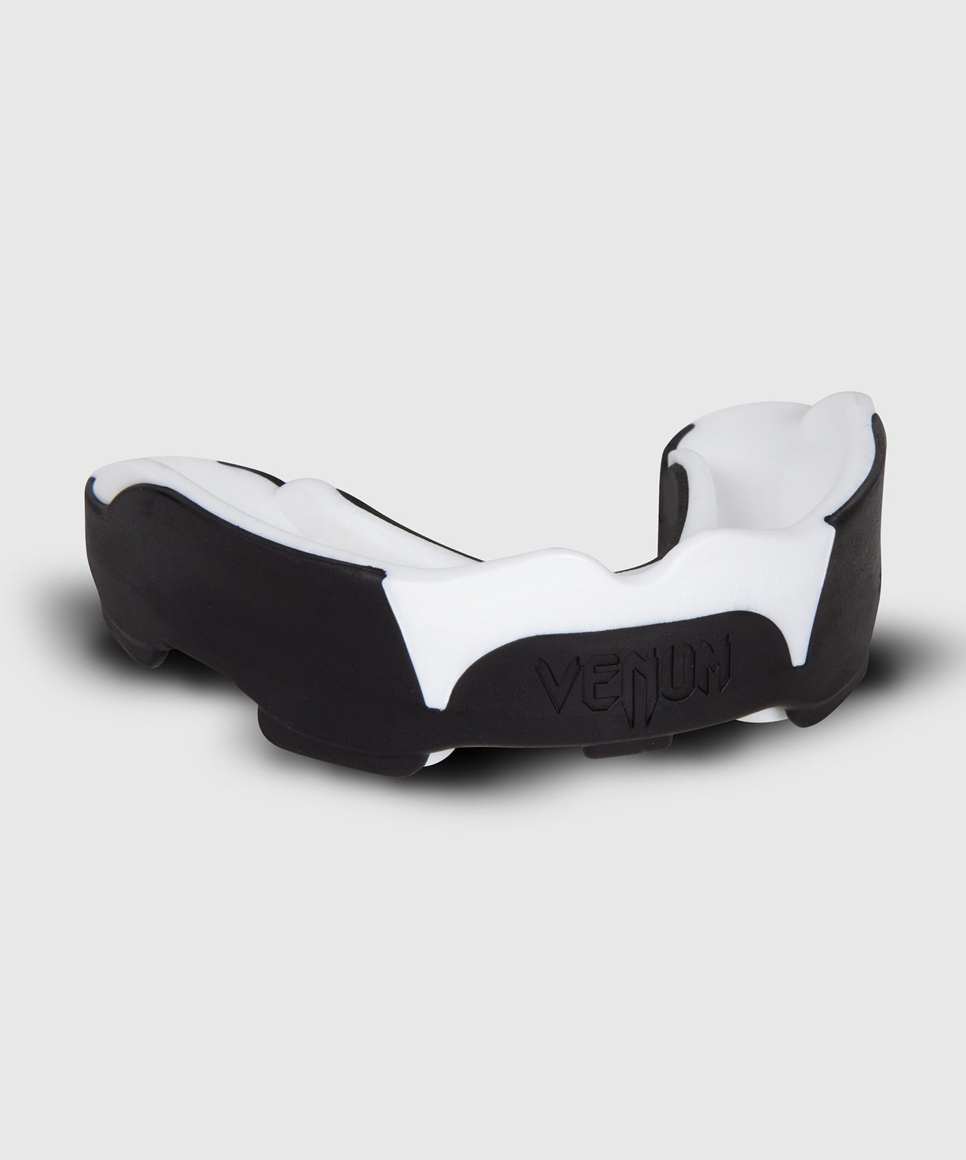 מגן שיניים במגוון צבעים Venum Predator Mouthguard