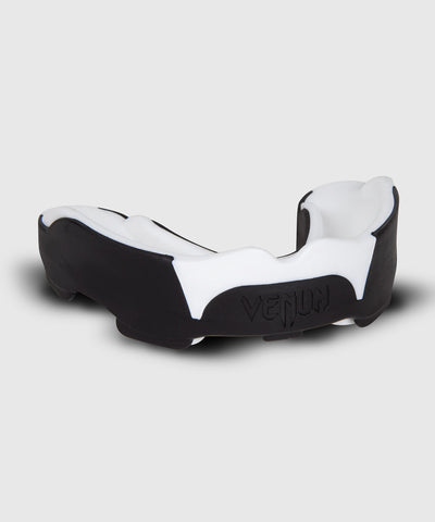 מגן שיניים במגוון צבעים Venum Predator Mouthguard