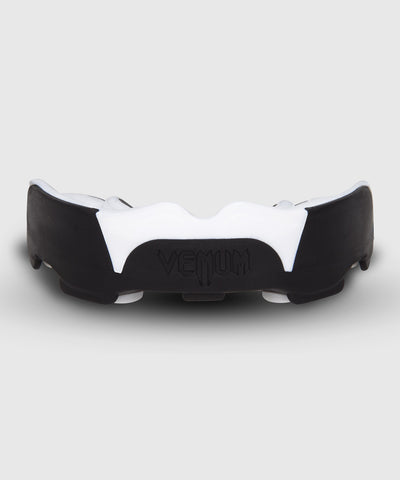 מגן שיניים במגוון צבעים Venum Predator Mouthguard