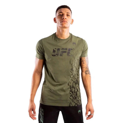 חולצת טי חאקי UFC Authentic Fight Week-®VENUM-בש גל - ציוד ספורט